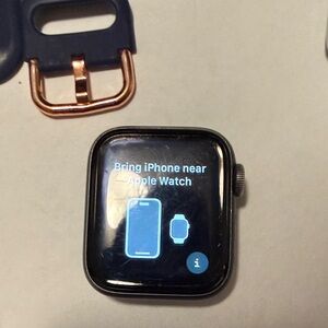 Apple se 40 mm watch with bands and charger